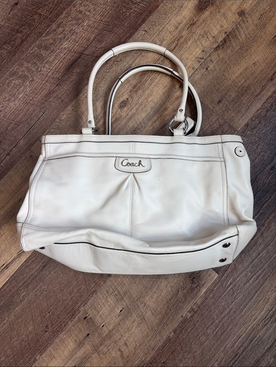 Coach Handbags - Coach Cream Leather Shoulder Bag